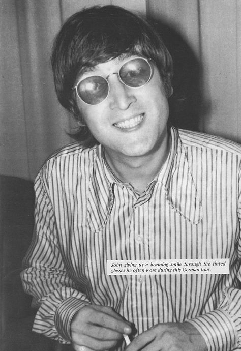 lennonlover66: Scanned from the 1989 June Beatle Book Monthly Stuart Sutcliffe, John Lennon Sunglasses, John Lennon And Yoko, Imagine John Lennon, Beatles Photos, John Lennon Beatles, Beatles John, Yoko Ono, Beatles Songs