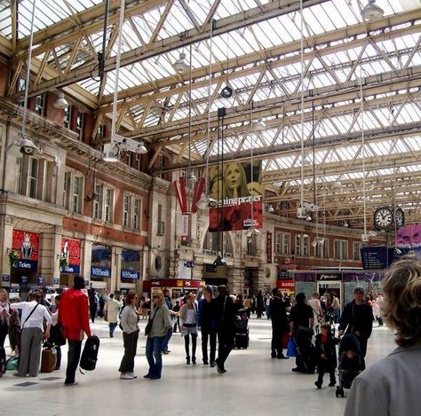 Waterloo Train Station Train Reference, London Train Station, Bg Reference, London Southbank, London Train, Waterloo London, Waterloo Station, London Tube, Famous Castles