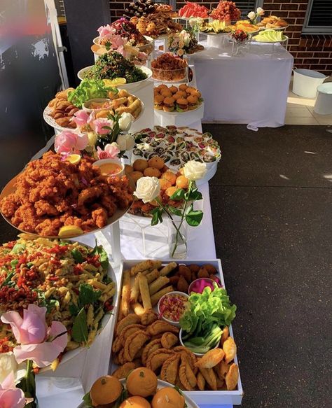 Party Food Buffet, Party Food Platters, Wedding Buffet, Food Displays, Catering Food, Shower Food, Food Table, Snacks Für Party, Food Display