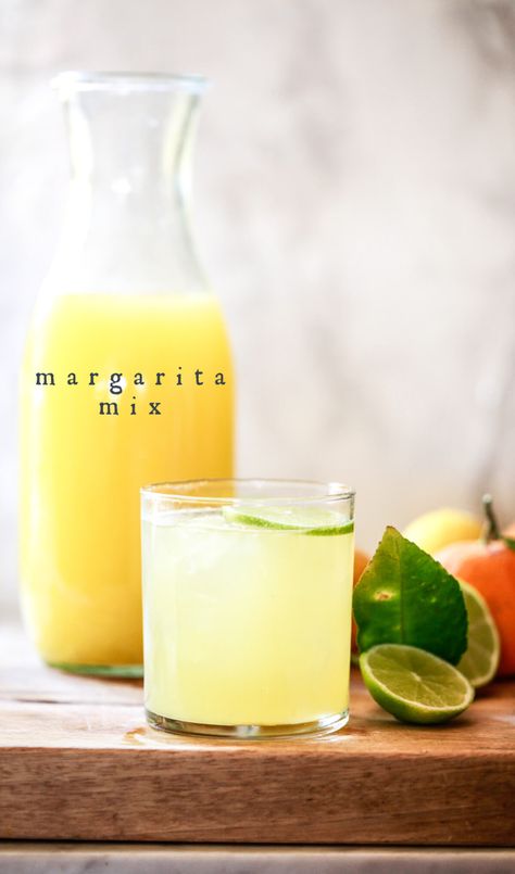 A margarita in the foreground with a carafe of homemade margarita mix in the background. Margarita Mix Recipe, Sugar Free Margarita, Fresh Margarita, Homemade Margaritas, Blood Orange Margarita, Easy Margarita, Perfect Margarita, How To Make Margaritas, Citrus Cocktails