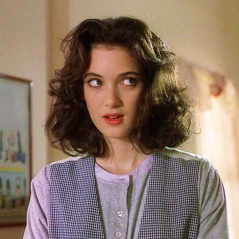 Winona Ryder 90s, Heathers Movie, Winona Forever, Veronica Sawyer, Fashion Male, Fresh Prince, Winona Ryder, Mötley Crüe, Grunge Hair