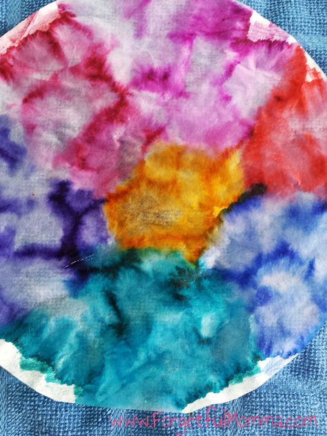 Coffee Filter Sun Catcher Sun Catcher Craft, Coffee Filter Art, Art Activities For Toddlers, Sun Painting, Suncatcher Craft, Rain Art, Easy Coffee, Cheap Crafts, Coffee Filters