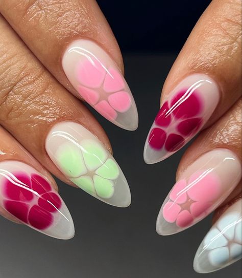 Cool Unique Nails, Unique Short Nails, Flower Design Nails, Nails Blooming Gel, Blooming Gel Nail Art, Nails December, Blooming Gel, Mickey Nails, Airbrush Nails