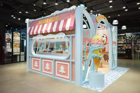 Candy Kiosk, Kids Branding Design, Pet Store Design, Booth Design Ideas, Event Booth Design, Christmas Booth, Activation Ideas, Kids Cafe, Concept Models Architecture