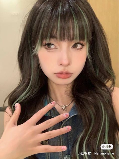 Dyed Bangs Ideas, Hair And Eye Color Combinations, Bang Highlights, Blonde Hair Dark Eyes, Underdye Hair, Harajuku Hair, Two Color Hair, Ulzzang Hair, Best Hair Dye