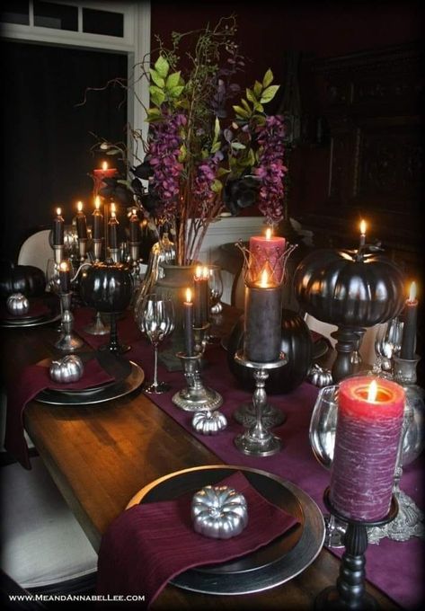 (20+) Facebook Gothic Victorian Tablescape, Halloween Decorations Purple And Black, Purple Fall Table Decor, Black And Purple Table Decor, Goth Thanksgiving Decor, Gothic Dinner Table, Black Wedding Place Settings, Gothic Table Decor, Black Thanksgiving Decor