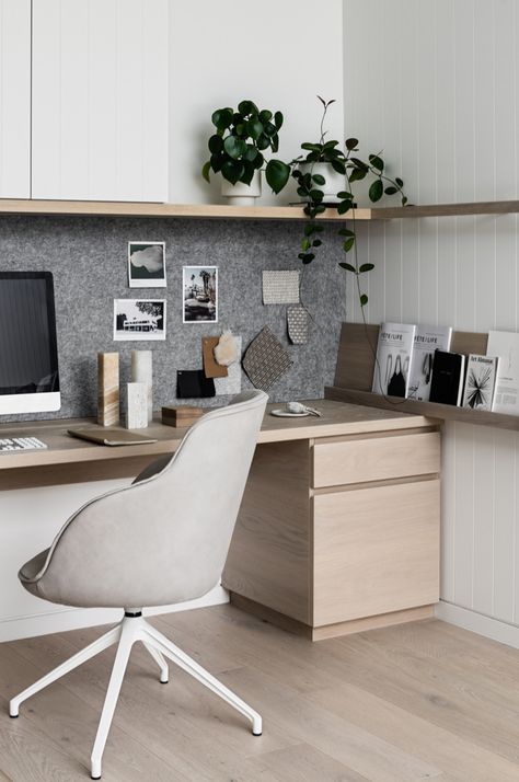 Minimalist Office Desk, Beach Home Interiors, Mim Design, Outfit Office, Study Nook, Minimalist Office, Workspace Design, A Desk, Office Inspiration