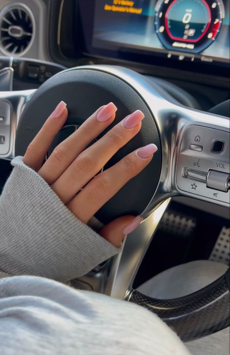 Kylie Jenner Short Nails, Kendall Jenner Nails, Jenner Nails, Euphoria Nails, Kylie Jenner Nails, Nails Tumblr, Kendall And Kylie Jenner, Neon Nails, Neutral Nails