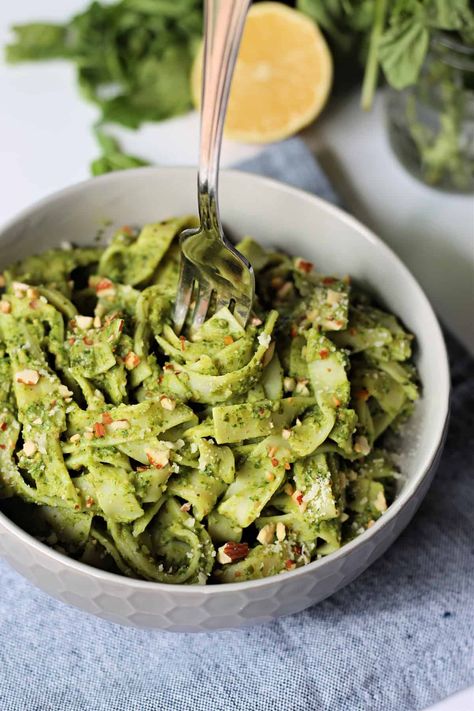 Avocado Pasta - The Kitchen Prep Blog Avacado Pesto, Gluten Free Pasta Dishes, Avocado Cream Sauce, Avocado Pesto Pasta, Healthy Pasta Dishes, Weekly Recipes, Creamy Pasta Sauce, Pasta Types, Avocado Pasta