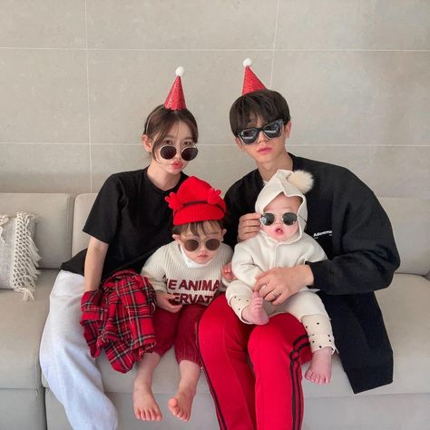 Ulzzang Family Goals Korean, Dating Format For Yahoo, Free Dating Websites, Muka Lelaki, Couple With Baby, Dating Format, Cute Asian Babies, Asian Babies