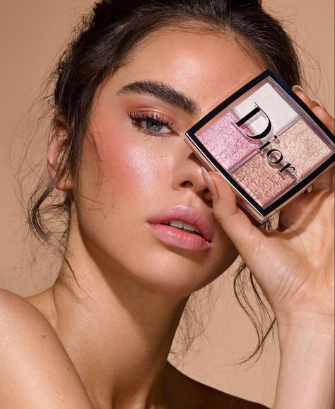 Dior Highlighter, Dior Eyeshadow Palette, Dior Eyeshadow, Commercial Modeling, Makeup Artist Branding, Dior Cosmetics, Cute Eyeshadow Looks, Dior Backstage, Beauty Makeup Photography