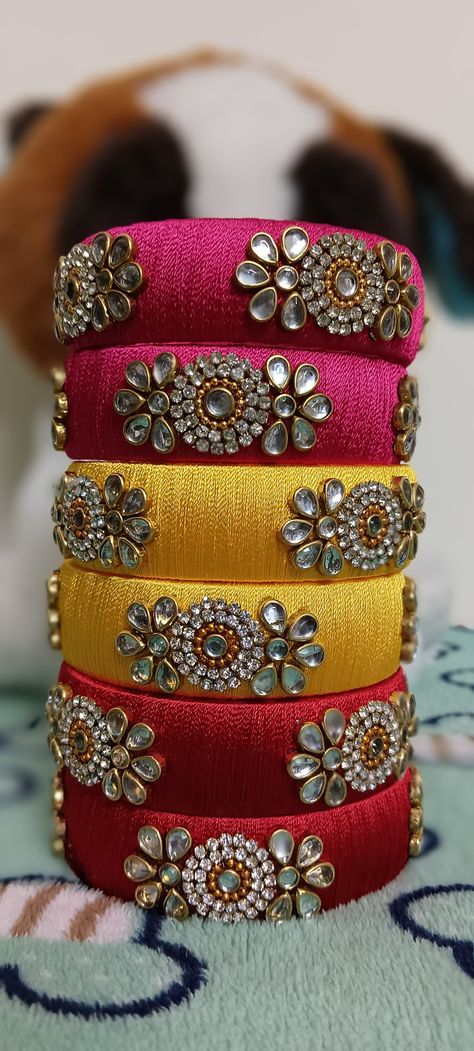 Tread Bangles Designs, Handmade Bangles Ideas, Silkthread Bangle, Thread Bangles Silk Handmade, Aari Bangles, Diy Bangles, Handmade Flowers Tutorial, Diy Earrings Materials, Fabric Bangles