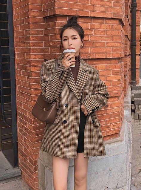 Houndstooth Blazer Outfit, Plaid Jacket Outfit, Winter Outfits Korean, Plaid Suit Jacket, Fashion Chingu, Japan Outfit, Plaid Suit, Korean Fashion Dress, Houndstooth Blazer