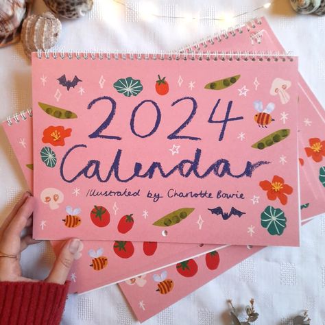 My 2024 calendar is packed full of bright, seasonally inspired illustrations of food, nature and interiors 🍎🌻☕️ These double page wall calendars... Diy Calendar Aesthetic, Custom Calendar Ideas, Calendar Illustration Design, Graphic Design Calendar, Cute Calendars, Homemade Calendar, Food Calendar, Calendar Design Inspiration, Calendar Illustration