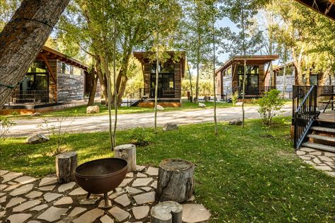 Small Farm Resort Ideas, Small Lodge Design, Cabin Resort Design, Mini Resort Design Plan, Forest Resort Ideas, Small Resort Design, Farm Resort Ideas, Mini Resort Ideas, Cabin Compound