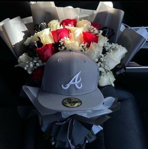 Guy Hat Bouquet, Fitted Cap Bouquet, Hat Bouquet For Men, Cap Bouquet For Boyfriend, Ramo For Guys, Hat Ramos For Guys, Ramo For Boyfriend, Guy Bouquet, Ramos For Guys