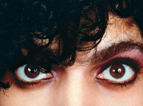 Wow! Those eyes Prince Batman, Rain Makeup, Prince Musician, Prince Images, Purple Icon, Prince Tribute, Photos Of Prince, Aol Mail, 500 Days Of Summer