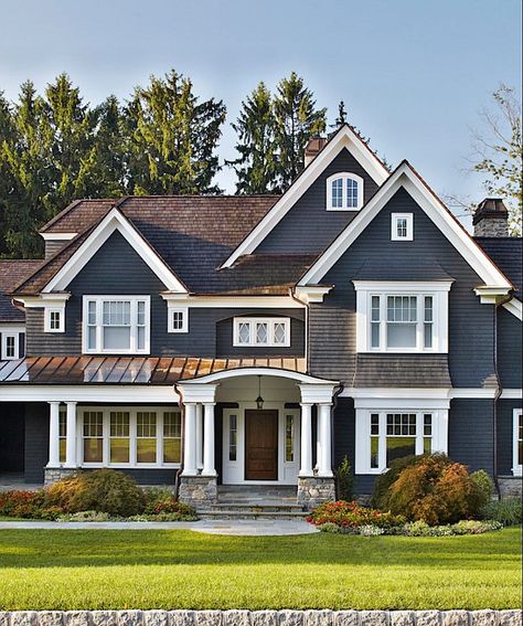 Pinterest photos of a dream house - Insider House With White Trim, Brown Roofs, Best Exterior House Paint, Best Exterior Paint, Farmhouse Exterior Design, House Paint Color Combination, Brown Roof, Gray House, Exterior House Paint Color Combinations