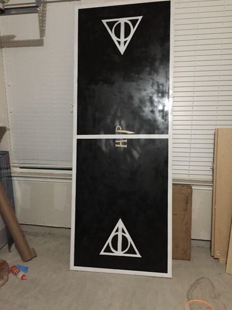 Harry Potter Beer Pong Table #TTDD Harry Potter Beer Pong, Harry Potter Beer, Pong Table Painted, Sorority Coolers, Guys 21st Birthday, Motto Party, Frat Coolers, Cooler Painting, Beer Cake