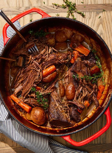 Apple Cider Braised Brisket Delish, Apple Cider Beef Brisket, Apple Cider Braised Beef, Christmas Dinner Brisket, Apple Cider Braised Brisket, Holiday Recipes Christmas Main Dishes, Winter Meal Ideas, Entree Food, Braiser Recipes