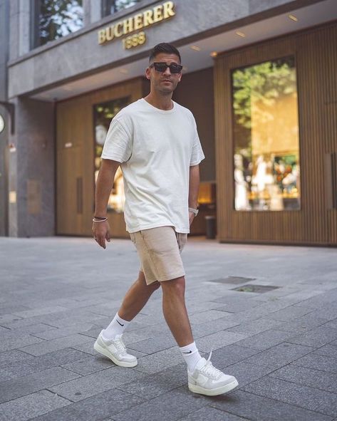 Outfit Hombre Casual, Outfits Men Streetwear, Bakal Suami, Athleisure Men, Mens Shorts Outfits, Casual Man, Mens Summer Outfits, Smart Casual Men, Mens Casual Outfits Summer