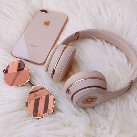 Carcase Iphone, Προϊόντα Apple, Street Style Vintage, Rose Gold Aesthetic, Cute Headphones, Tout Rose, Mode Rose, Kacamata Fashion, Produk Apple