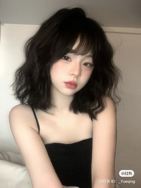 Cute Short Hair With Bangs Korean, Short Curly Asian Hair, Aesthetic Tiktok Profile, Kawaii Short Hair, Short Grunge Hair Curly, Bangs Hairstyles Medium, Cute Haircuts For Short Hair, Jellyfish Haircut Short, Fluff Hair