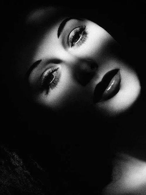 Film Noir Photography, Hedy Lamarr, Black And White Photograph, Foto Vintage, Foto Art, Hollywood Glam, Black And White Portraits, Old Hollywood Glamour, Foto Inspiration