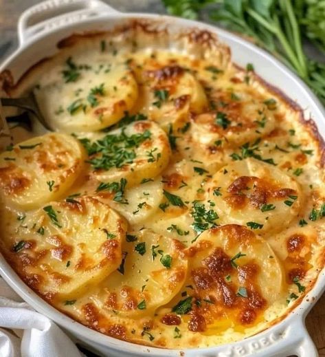 Potatoes With Cheese, Cooking Secrets, Scalloped Potatoes Recipe, Grandma Cooking, Fried Potato, Ina Garten Recipes, Scalloped Potato Recipes, Cheesy Sauce, Potato Soup Recipe