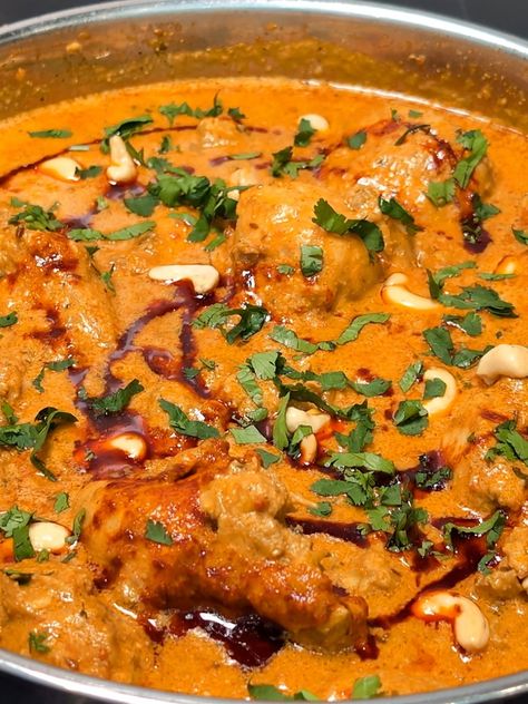 So delicious! Cashew Chicken Curry Indian, Indian Cashew Chicken, Chicken Cashew Curry, Burmese Chicken Curry, Kerala Chicken Curry, Cashew Curry, Cashew Chicken Recipe, Cashew Sauce, 2024 Recipes