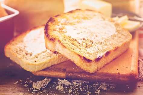 Gourmet toast: it's still a thing, and it's not going anywhere. Toast Restaurant, Low Gi Foods, Low Glycemic Diet, Organic Diet, Glycemic Index, Tea Sandwiches, Low Glycemic, Cheap Meals, Sourdough Bread