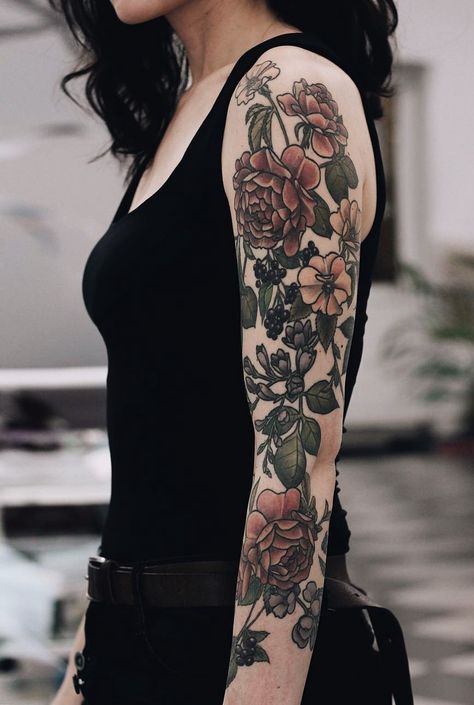 Looking for some tattoos ideas? Then check out these 32 beautiful sleeve tattoos and get inked! Colorful Sleeve Tattoos, Girls With Sleeve Tattoos, Floral Tattoo Sleeve, Flower Sleeve, Cat Tattoos, Tato Lengan, Flower Tattoo Sleeve, Tiny Tattoo, Mandala Tattoo Design