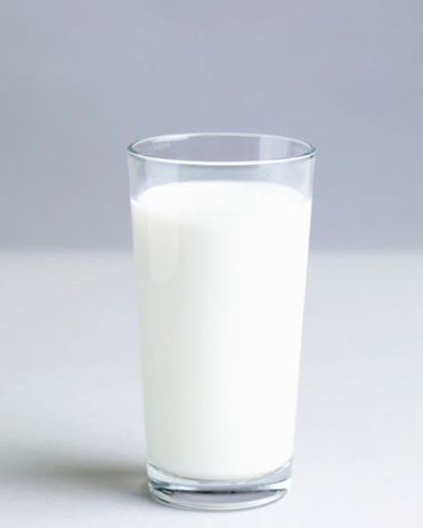 Glass of milk Milk Photography, Makanan Cepat Saji, Milk Art, Best Fat Burning Foods, Mother Milk, Now Foods, Drink Milk, Fat Burning Drinks, Fat Burning Foods