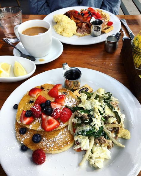 Refinery29 rounds up the best brunch spots in Los Angeles. Breakfast In Los Angeles, Brunch Restaurant Food, Breakfast Restaurant Ideas, Brunch At Restaurant, Breakfast In Restaurant, Breakfast Los Angeles, Brunch Los Angeles, Restaurant Pics, British Restaurant