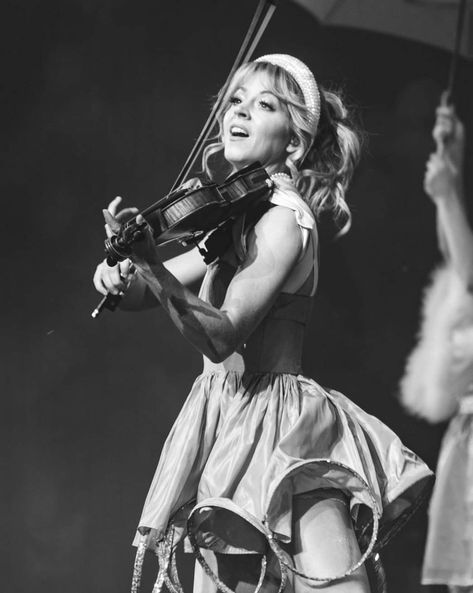 Lindsay Stirling, Lindsey Stirling, Alyson Hannigan, Joan Jett, Music Wallpaper, Stirling, Violin, Good Music, Music