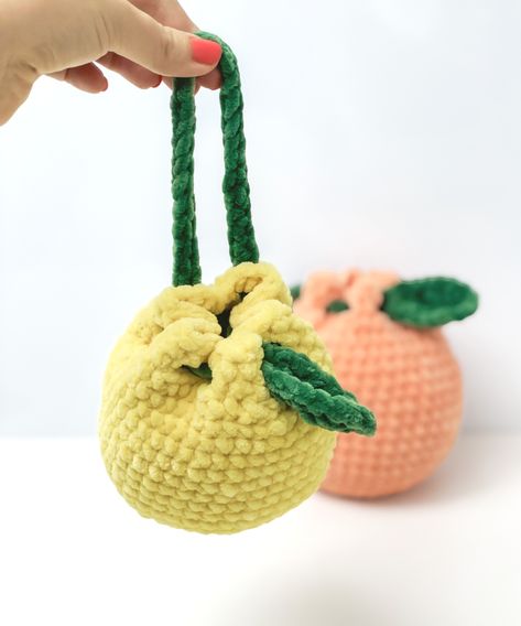 Crochet Drawstring Bag, Tote Crochet, Woolen Craft, Crochet Fruit, Crochet Bag Pattern Free, Crochet Pouch, Crochet Animals Free Patterns, Beginner Crochet Projects, Crochet Clutch