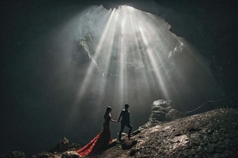 ISPWP Best Wedding Photos 2016 - Wedding Photography Cave Photoshoot, Dramatic Photos, Iceland Wedding, Elegant Couple, Pre Wedding Poses, French Photographers, Photography Contests, Fun Wedding Photography, Creative Wedding