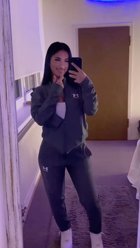 Under Amour Fashion, Ootd Jogging, Jogging Outfit Running, Under Armour Clothes, Jogging Pants Outfit, Outfit Jogging, Ensemble Jogging, Jogging Nike, Street Style Outfits Casual