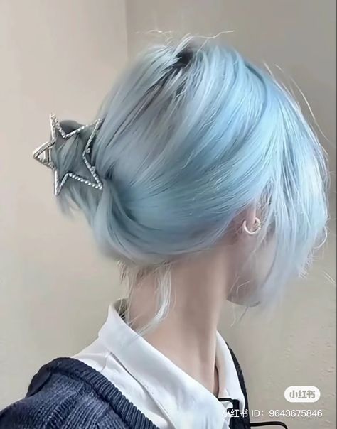 Blue Short Hair Aesthetic, Blue And White Hair Aesthetic, Blue Hair Blonde Roots, Light Blue Dyed Hair, Bad Bleached Hair, Light Blue Hair Aesthetic, Platinum Blue Hair, Grey Blue Hair Color, Silver And Blue Hair