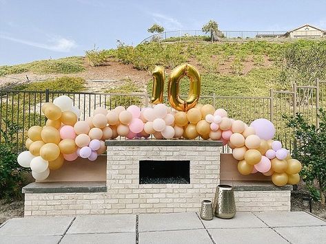 You don't want to miss this "Girl-chella" 10th birthday party! Birthday Sign Ideas, Vibes Birthday Party, Backyard Movie Screen, 10th Birthday Party, Picnic Style, Backyard Movie, Perfect Backyard, 10th Birthday Parties, Movie Screen