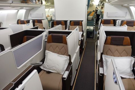 Business Class Travel, Plane Seats, Business Class Seats, Luxury Jets, Luxury Bus, Aircraft Interiors, New York City Travel, Airplane Travel, Bus Travel