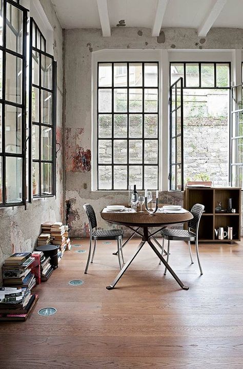 Studio Krishka: Interior inspiration: Industrial window Bedroom Women, Loft Windows, Industri Modern, Industrial Windows, Loft Industrial, Industrial Ceiling, Industrial Bedroom, Lots Of Windows, Black Industrial