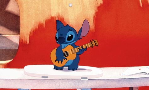 Stitch playing the 'ukulele Disney Amor, Lilo Y Stitch, Lilo E Stitch, Disney Favorites, Cartoon Gifs, Disney Lilo, Disney Stitch, Ukelele, Stitch Disney