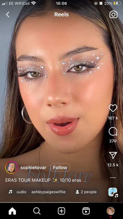 Makeup Looks Eras Tour, Odesza Concert Makeup, Eras Tour Eyeshadow, Music Festival Eye Makeup, Carnival Theme Makeup, Makeup Inspo Concert, Hairstyles With Zircons, Afterlife Festival Outfit, Taylor Makeup Swift