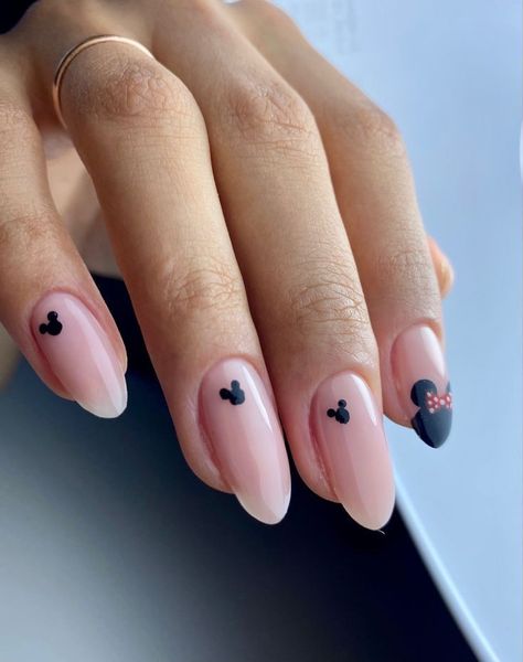 Top nail art luxury designs for your nails art 2023. Simple Disney Nails, Y2k Nail Art, Nail Paint Ideas, Disney Themed Nails, Disneyland Nails, Y2k Nail, Disney Nail Designs, Mickey Mouse Nails, Disney Inspired Nails