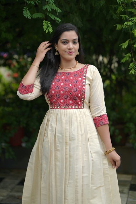 For booking WhatsApp 8078905887 Kerala Churidar Designs, Kerala Churidar Models, Kasavu Churidar Kerala, Aline Frock, Kerala Dress, Chudidhar Designs, Cotton Dress Pattern, Churidar Neck, Pretty Maxi Dress