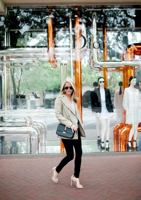 WHAT TO DO IN DALLAS TEXAS TRAVEL GUIDE Dallas Texas Outfits, Weekend Trip Outfits, Texas Outfits, Texas Travel Guide, Highland Park Village, Spring Trench Coat, Dallas City, Dallas Fashion, Trip Outfits