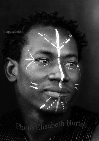 17 Best ideas about Tribal Face Paints on Pinterest | Tribal face ... African Face Paint, African Makeup, Adult Face Painting, Black And White Fine Art, Pintura Facial, Male Makeup, Festival Makeup, We Are The World, African Men