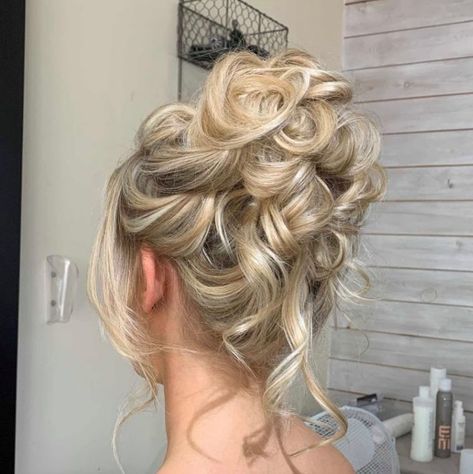 Styling Thick Hair, Bun Look, Perfect Messy Bun, Messy Ponytail, Ponytail Hair Extensions, Hair Stylies, Ponytail Hair, Hairdo For Long Hair, Hair Inspiration Color