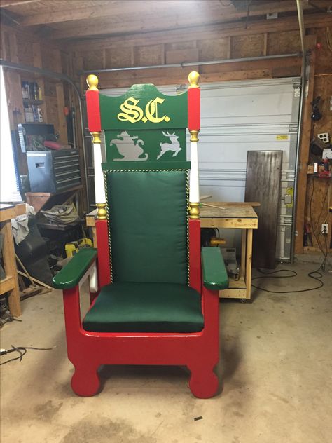 Santa chair  Perfect example of building something from a pic I saw.  No need to pay $50 for the plans Santa’s Chair Diy, Santas Chair For Pictures, Diy Santa Chair For Pictures, Santa Chair Diy, Santa Chairs, Santa's Chair, Steampunk Santa, Christmas Presents For Grandparents, Santa Chair